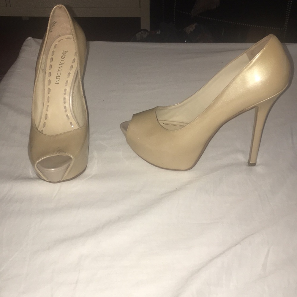 Enzo Angiolini classic neutral pump